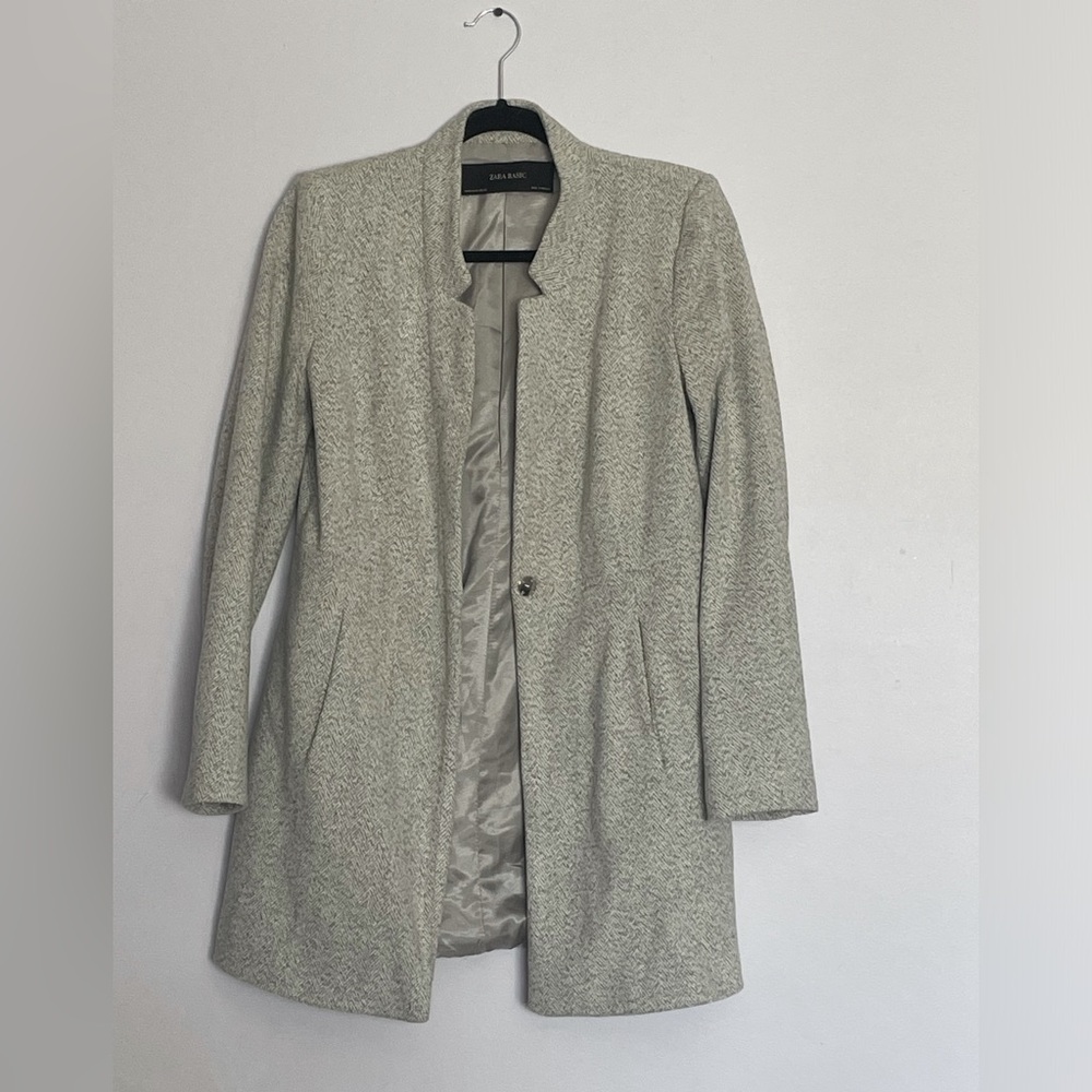 Zara Fitted gray coat with pockets and drop waist.